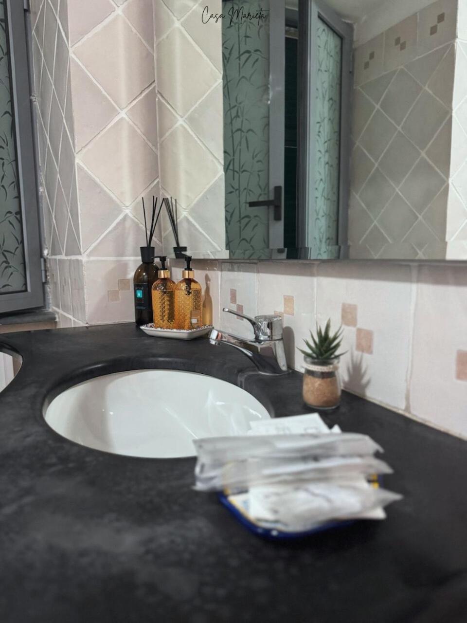 Marieta Rooms Sarzana Exteriör bild
