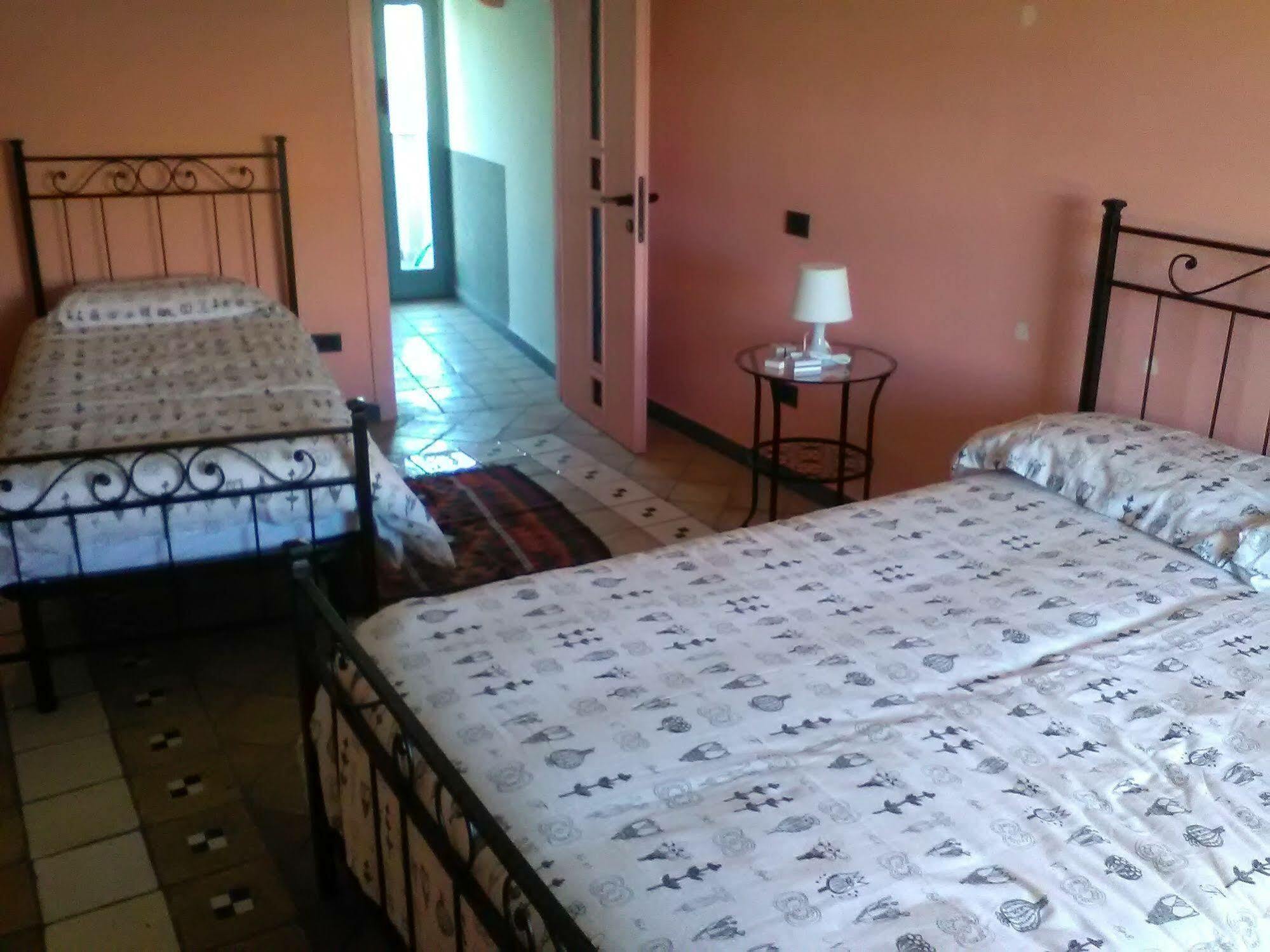 Marieta Rooms Sarzana Exteriör bild